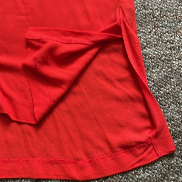 Women, Size 4, red/orange shirt, button down; drop shoulder, size split. - Picture 2 of 4